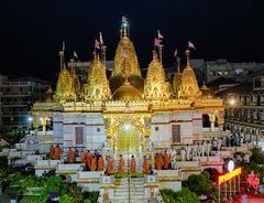 Harikrushna Maharaj Ne Pradakshina Pu Guruji & Santo - Vadtaldham
